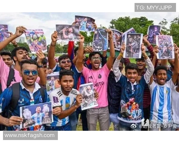 足球明星激情转场燃爆全场引发球迷热烈追捧与期待